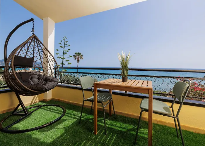 Coastal Bliss דירה גליפאדה